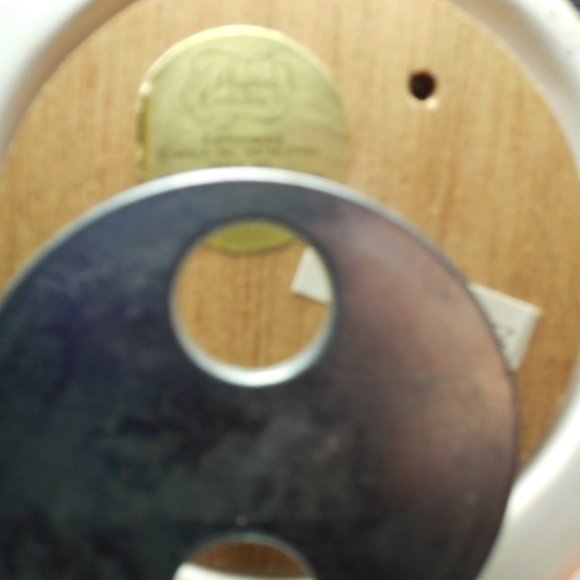 Revolving Ceramic Music Box, Penguin On An Iceberg, Plays Skaters Waltz - Picture 5 of 5